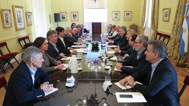 Con un Macri tranquilo, Lacunza explicó al gabinete detalles del cepo