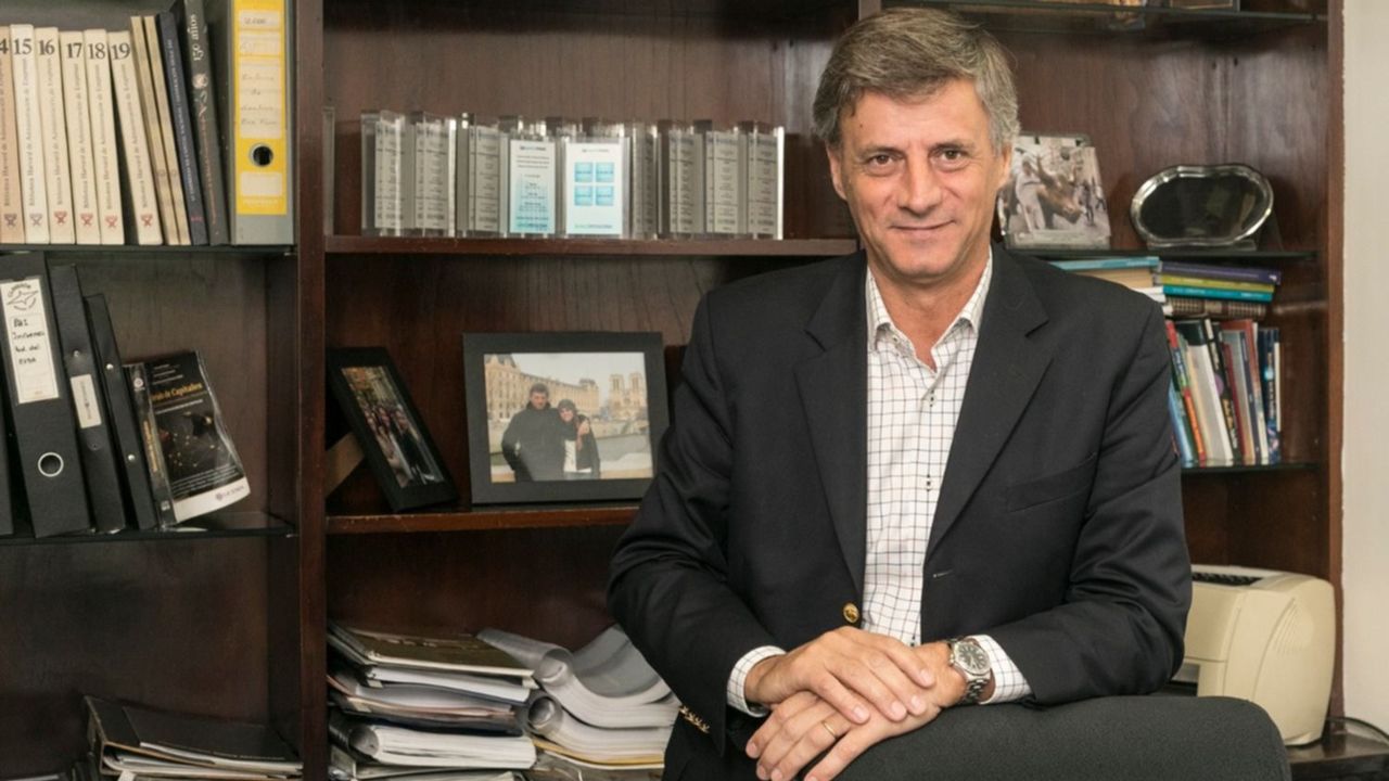 “Nos va a llevar muchos años volver a pensar en pesos”