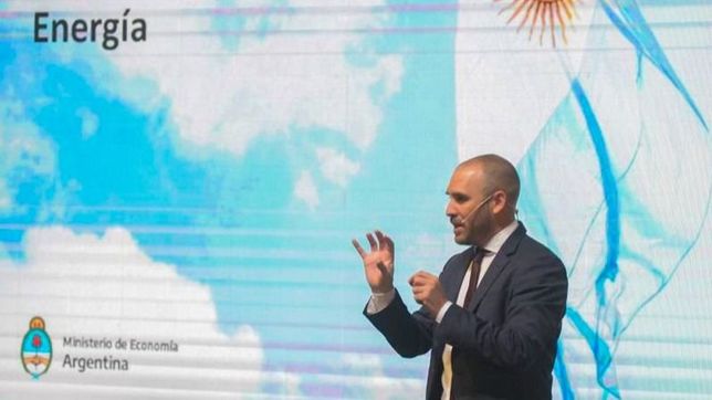 segundos afuera: guzman corre a basualdo y se inmola con la suba de tarifas