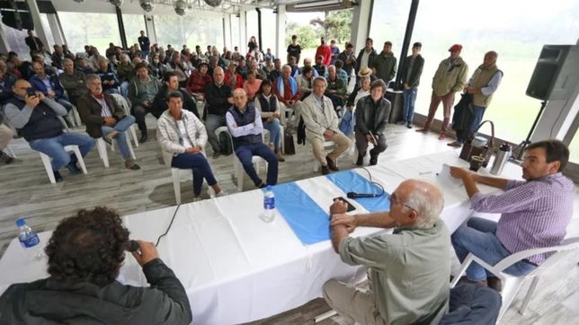 la marcha del #23a cava una grieta en el campo