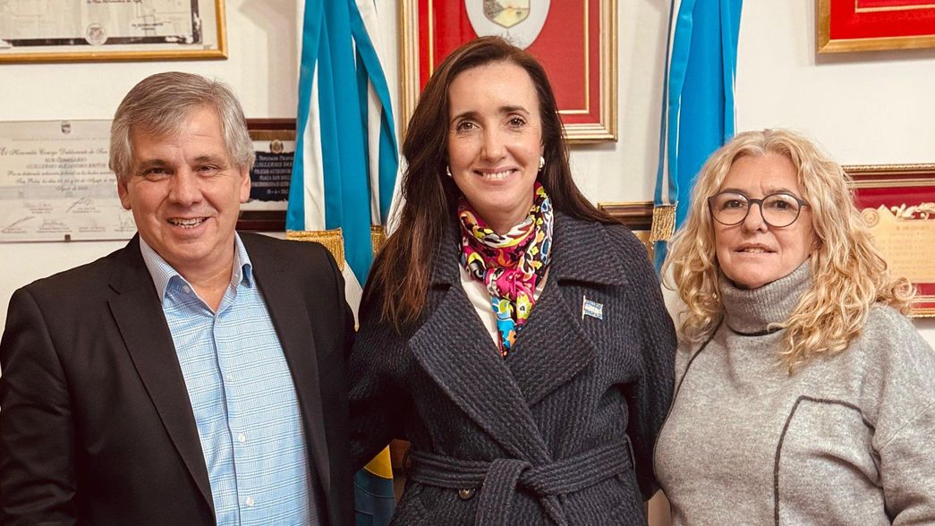 Guillermo Britos, Victoria Villarruel y Claudia Rucci. 