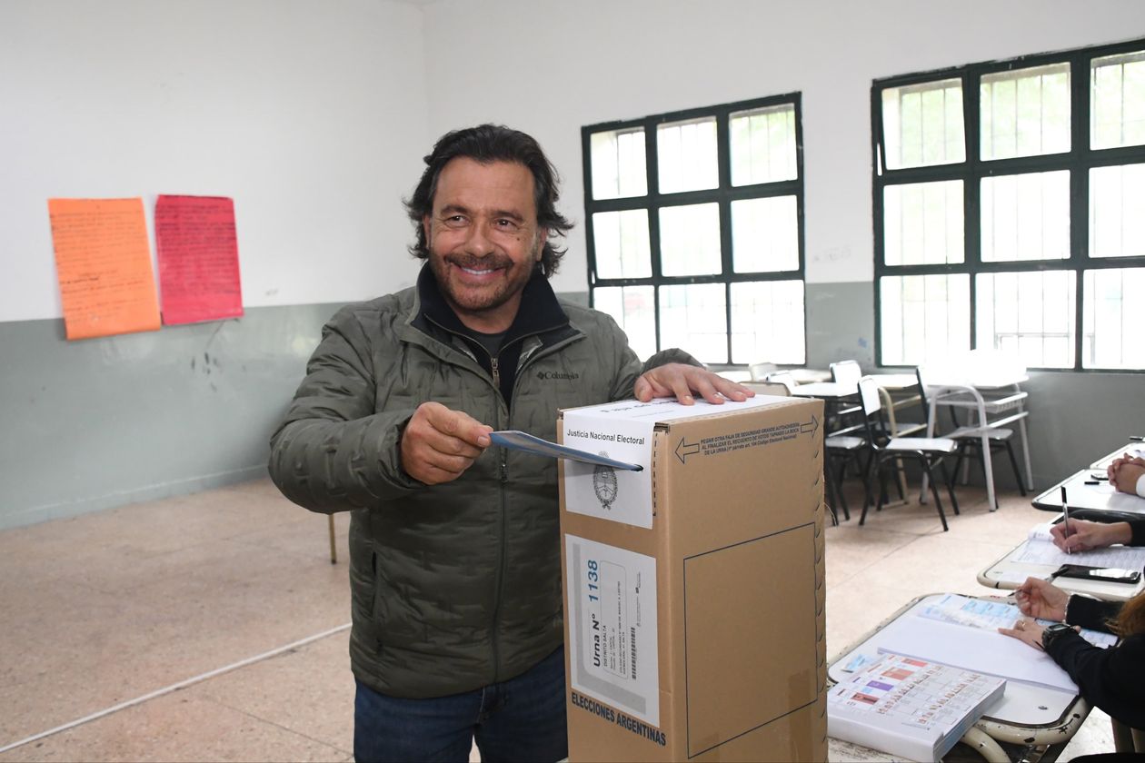Gustavo Sáenz vota 2025