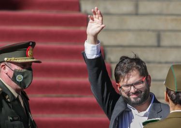 Un mes de Boric: gobierno de dos almas en pugna y desafío constitucional