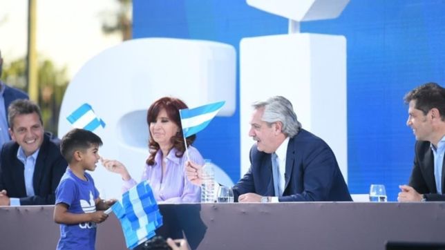 unidad con alfileres y un dique a la liturgia