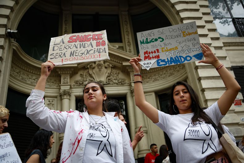 Pancartas en la marcha.&nbsp;&nbsp;(Foto: Victoria Gesualdi)