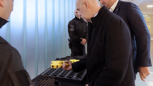 en tono de campana, larreta presento las taser y endurecio su discurso