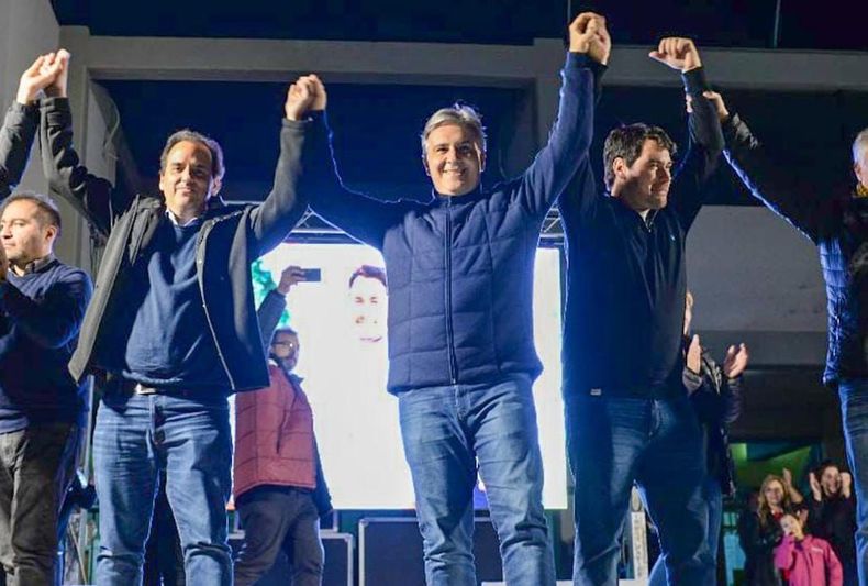 Martín Llaryora y Juan Manuel Llamosas, en Sampacho junto al intendente reelecto, Franco Suárez.