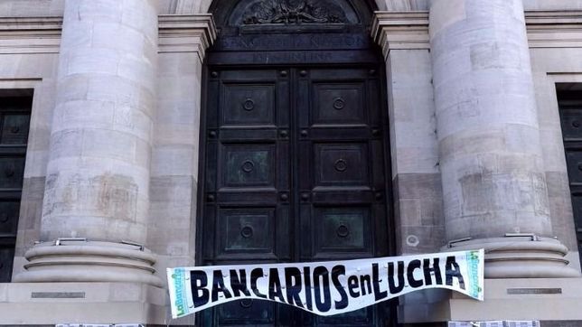 bancarios realizan jornada de paro y apuntan a triaca