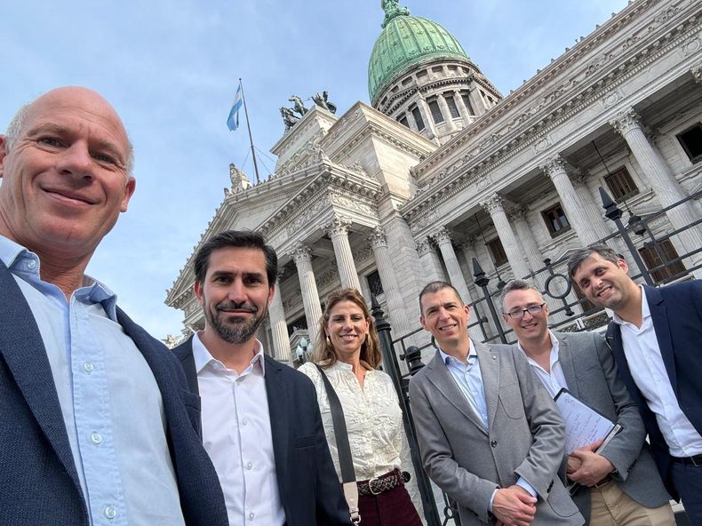Luis Picat, junto a intendentes del Gran Córdoba. 