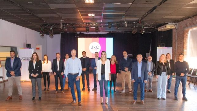 losada muestra musculo con una foto de unidad de jxc en santa fe