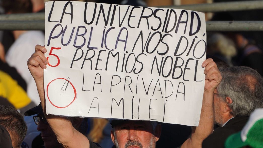 Las universidades vuelven a la calle con una marcha que une a todo el arco opositor contra el Gobierno