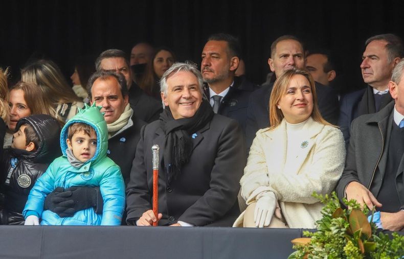Martín Llaryora le entregó el bastón&nbsp; de mando a Juan Manuel Llamosas para que arme en el sur.