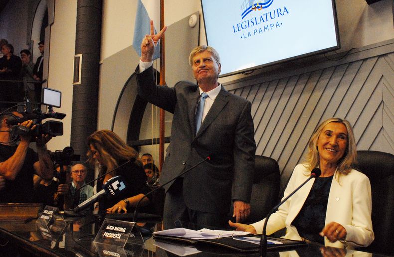 El gobernador de La Pampa, Sergio Ziliotto, abre el períoodo de sesiones ordinarias este viernes: inicia una gestión sin mayoría propia en la Legislatura, donde será clave el voto de desempate de la vice Alicia Mayoral.