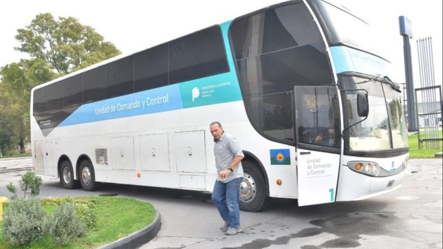 a bordo de su bunker rodante, berni sale a calmar los animos de intendentes