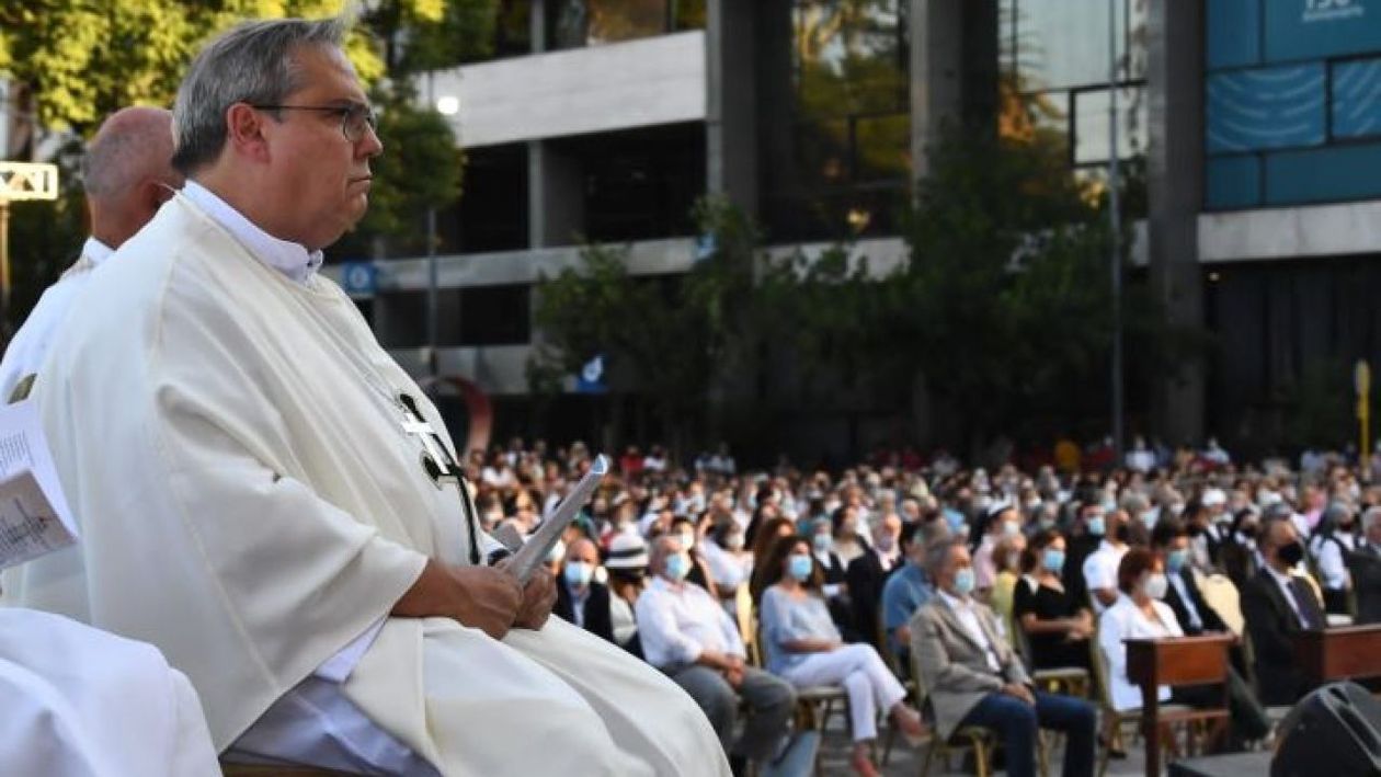 El gobernador Juan Schiaretti en la toma de posición del arzobispo Ángel Rossi