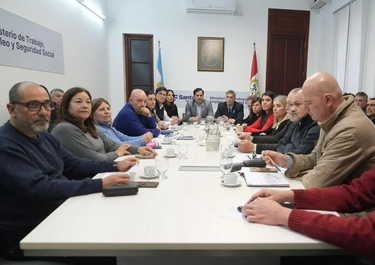 Paritarias en Santa Fe: los gremios docentes en pie de guerra contra la propuesta de aumentos del gobierno