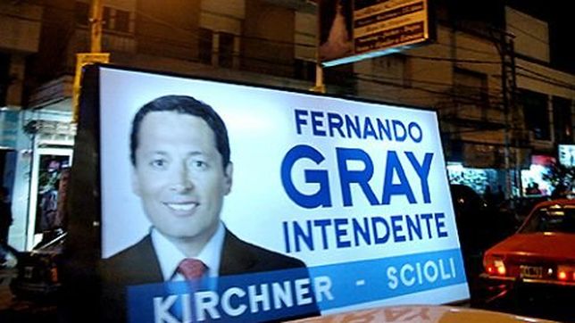 en secreto, gray ensaya su propia version de la tonada del viejo amor