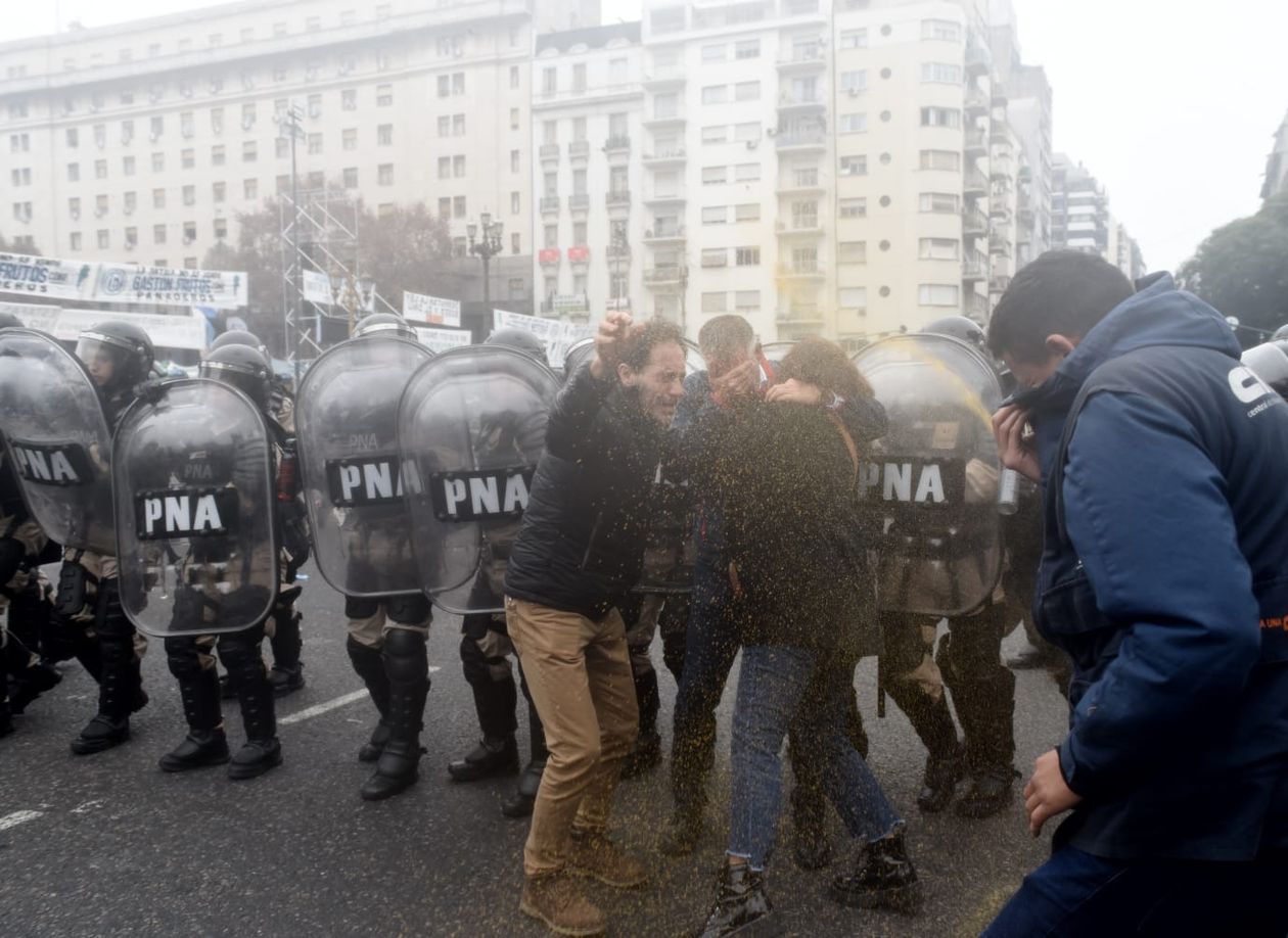 Ley ómnibus. Represión frente al Congreso