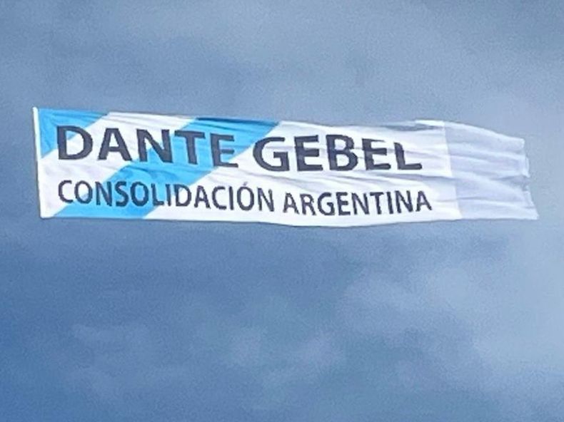Dante Gebel hace campaña en Mar del Plata con publicidad aérea&nbsp;