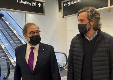 Entre la espada de Biden y la pared de Todos, Cafiero juega fuerte en EE.UU.