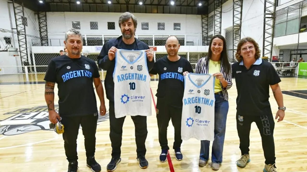 El presidente de la Cámara de Diputados de Entre Ríos, Ángel Giano, recorre clubes y escuelas en nombre de la gestión Bordet.&nbsp;