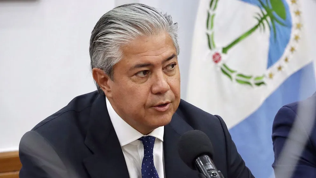 Rolando Figueroa avanza con su modelo de Ficha Limpia en Neuquén.