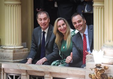 Diego Santilli, Karina Milei y Manuel Adorni, en el Senado. 