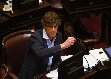 Martín Lousteau, lidera la denuncia contra Patricia Bullrich, por su defensa a Karina Milei. 