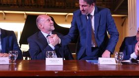 Perotti empuña el Manual Trotta y se abre una grieta en los gremios docentes