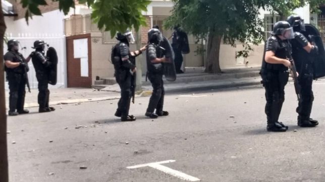 la iglesia intercede y frena la represion en neuquen