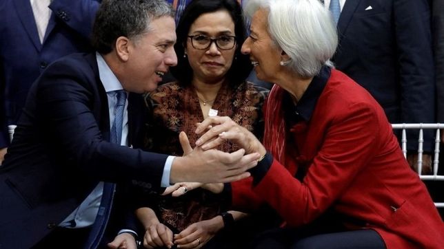 dujovne inicia las negociaciones con el fmi en busca de blindaje