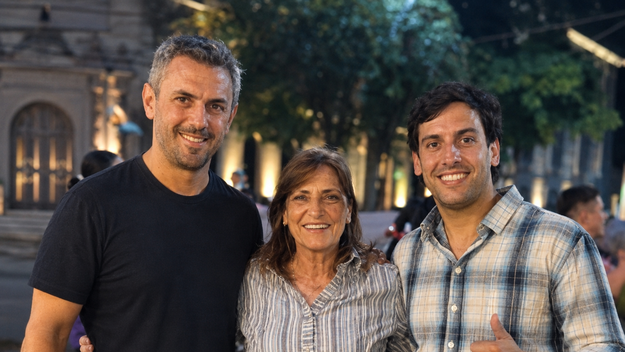 Martín Menem y Gino Visconti rodean a Claudia López, la reemplazante de Juan Carlos Pagotto como senadora de La Rioja.