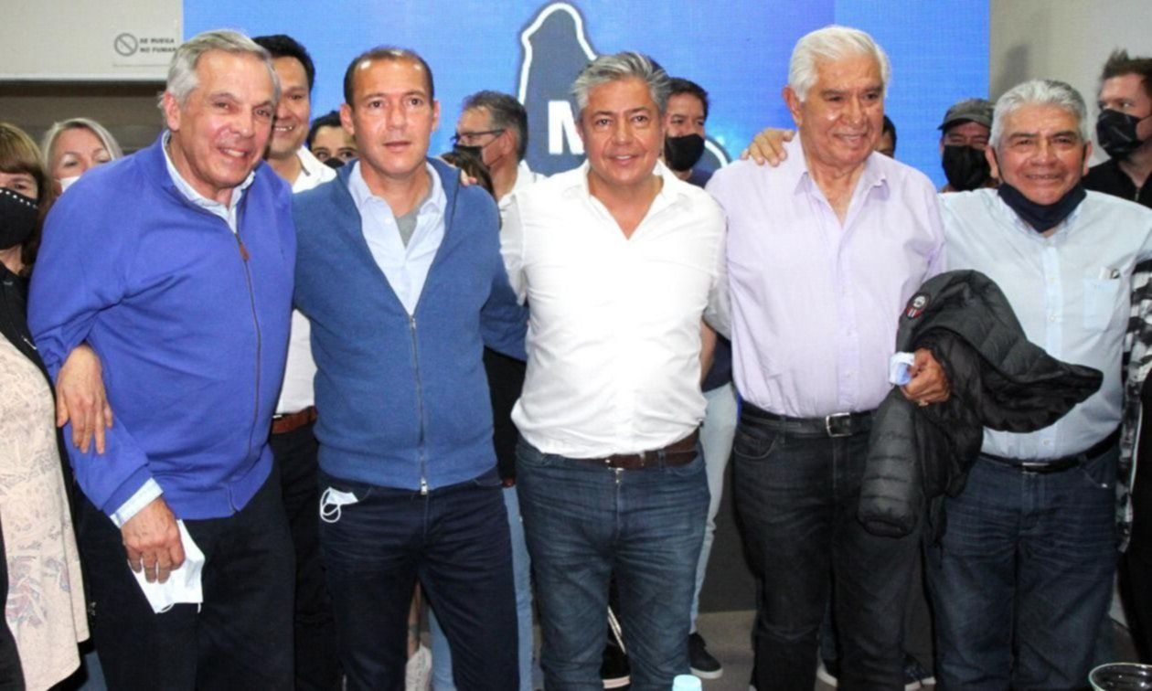Figueroa, gobernador electo de Neuquén, con el MPN en pleno.