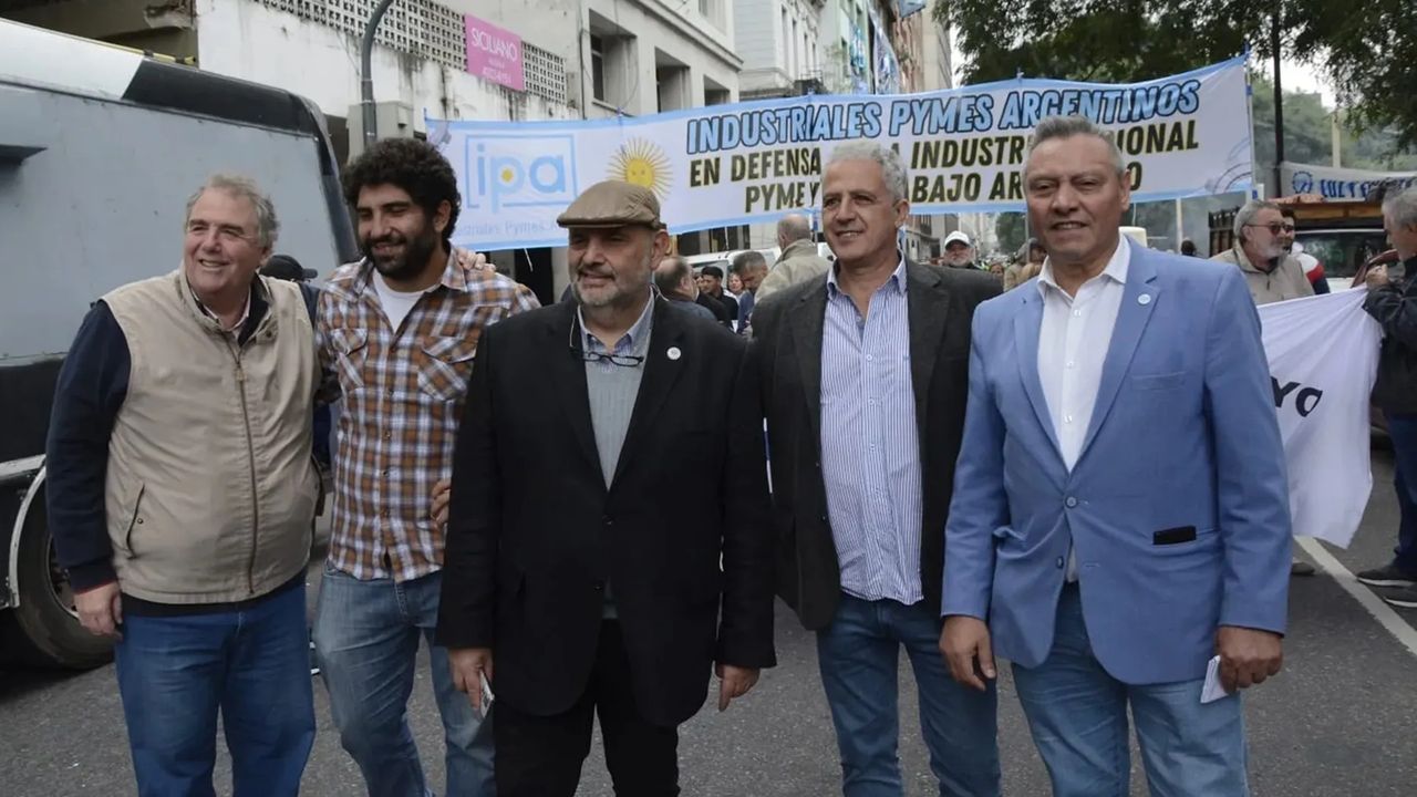 Empresarios pymes movilizados contra las políticas de Javier Milei