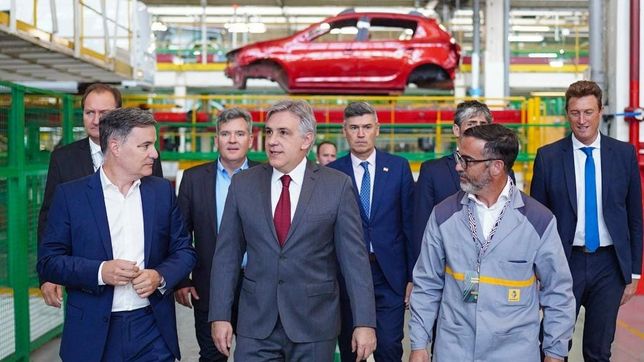 Martín Llaryora muestra juego con el sector privado: Renault anunció una inversión millonaria en Córdoba