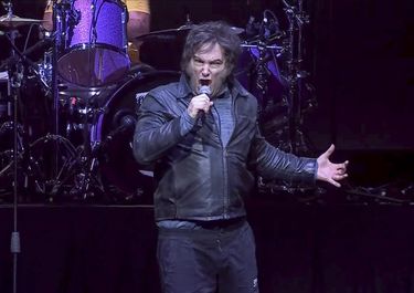 Javier Milei, más cerca de volver al mercado voluntario de deuda