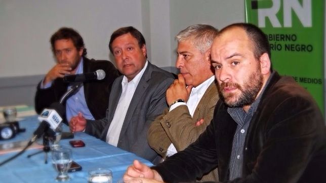 un escandalo de pauta oficial golpea a weretilneck y alinea a la oposicion