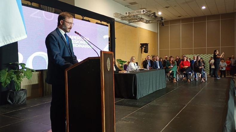 Francisco Azcué durante la apertura de sesiones 2026, este martes por la noche en el Centro de Convenciones de Concordia.