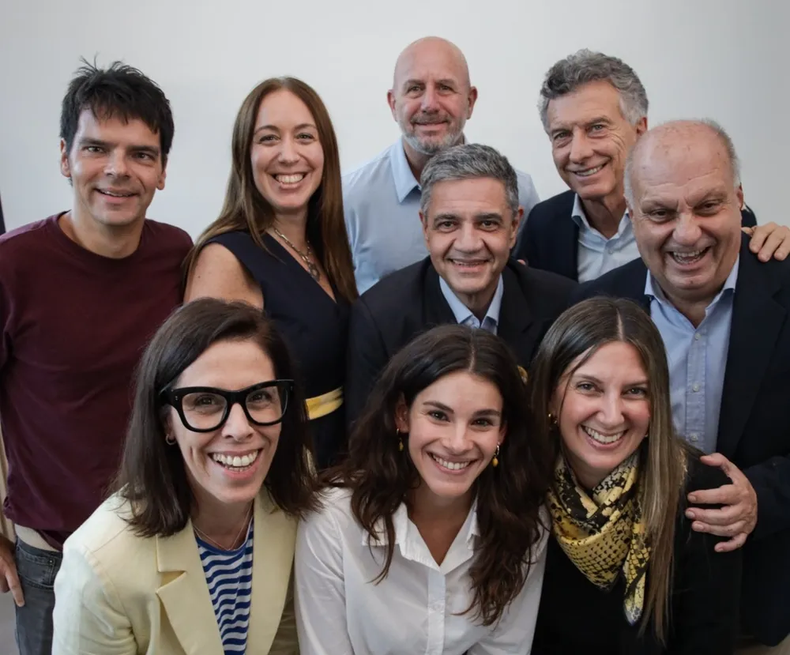Silvia Lospennato, junto a Mauricio Macri y Jorge Macri.