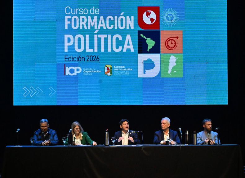 Axel Kicillof en el teatro Coliseo Podestá de La Plata 