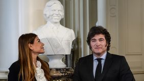 Javier Milei rinde homenaje a Carlos Menem. Castas y castas.