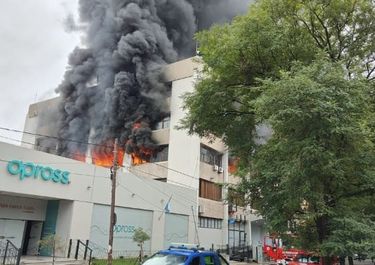 El incendio en Apross reavivó la grieta entre el oficialismo y la oposición que denuncia encubirmiento de pruebas en el marco de una causa por defraudación en la obra social