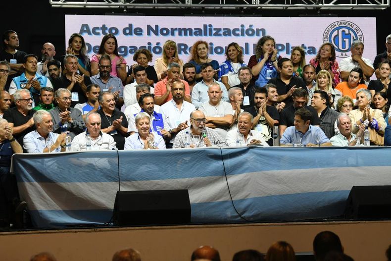Kicillof participó del acto de normalización de la Regional La Plata de la CGT.