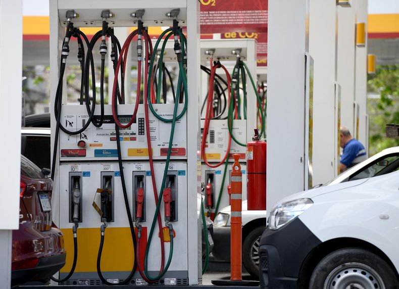 Estaciones de servicio con escasez de combustibles