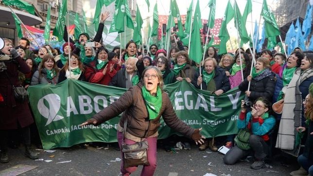 con multitudes en la calle, el senado rechazaria la legalizacion del aborto