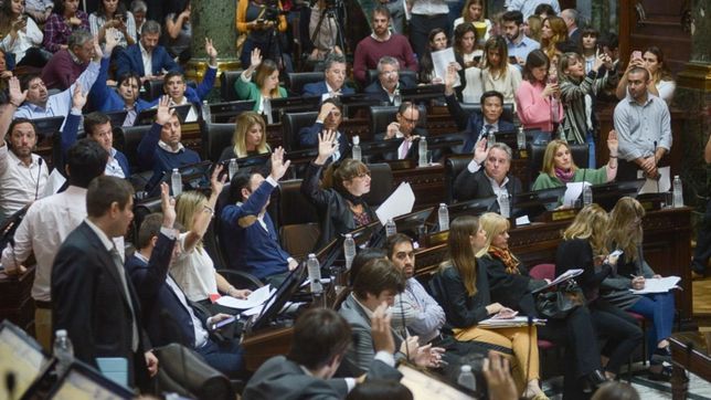 la legislatura buscara regularizar el juego online y prohibir los trapitos