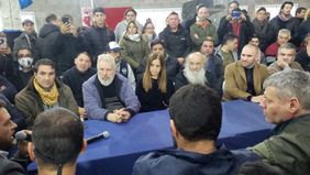 No todo lo que Evita es oro: Guzmán, respaldo en el barro y críticas desde adentro