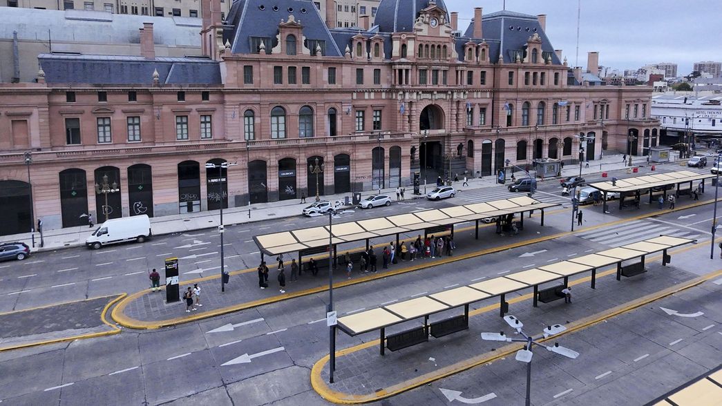 El paro de CGT tuvo un acatamiento casi total en el transporte