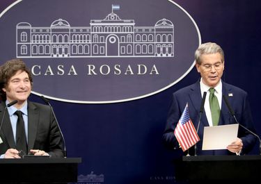 Javier Milei y el titular del Tesoro de Estados Unidos: el salvavidas de Donald Trump