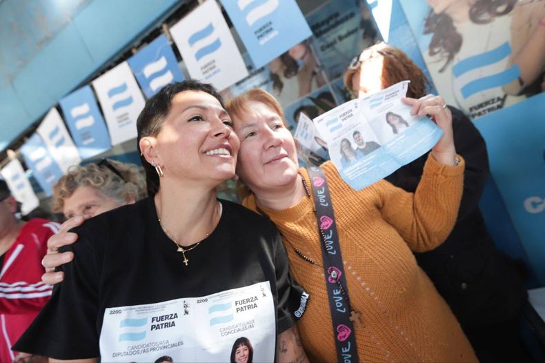 Mayra Mendoza en campaña.